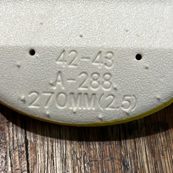 SpongeBob SquarePants Sandals - Picture 5 of 5